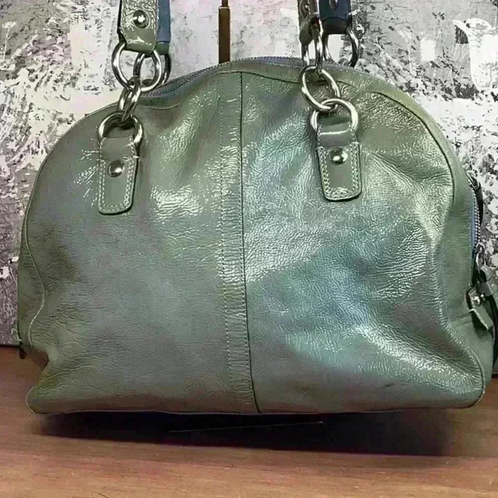 Coach Glossy Green Shoulder Bag with Blue Accents - Picture 7 of 16